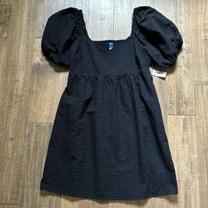 Old Navy black dress. Size medium. New with tags!